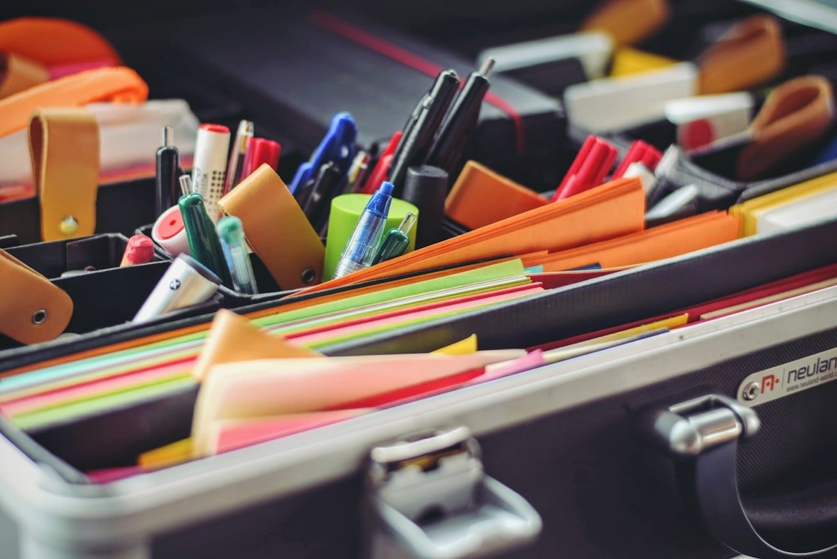 Office stationery and writing supplies